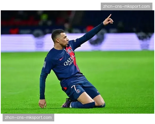 巴黎圣日耳曼基金会举办“足球无国界”公益活动，姆巴佩与百名移民儿童互动