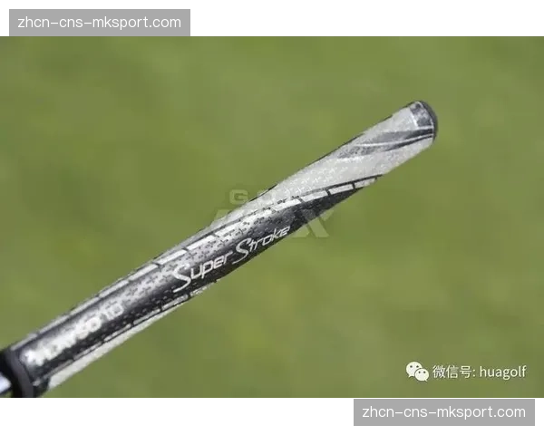 特写：传承高球赛第17洞，斯皮思面对关键6英尺推杆，闭目深呼吸